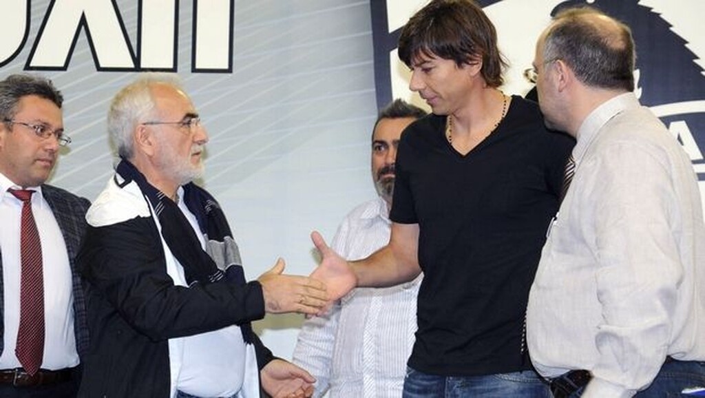 Η αρχική συζήτηση αφορούσε στον Πάμπλο Γκαρσία. Εκφράστηκε όμως προβληματισμός για την απειρία του και το κατά πόσο θα μπορούσε να μπει από τώρα στα βαθιά. Επιπλέον δεν έχει δίπλωμα UEFA Pro και παρότι ακούστηκε ως προσωρινή λύση δεν έγινε επαφή μαζί του.