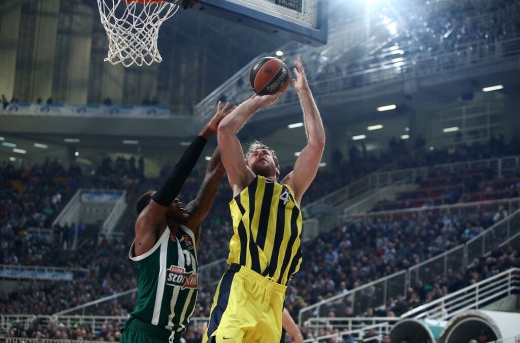 Όσο για το κενό που αφήνει ο Νικολό Μέλι, ήδη γράφτηκε το πρώτο... δυνατό όνομα για αντικαταστάτης.