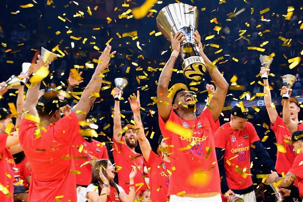 Στην Μπαρτσελόνα και επίσημα ο Χίγκινς! (photos,videos)