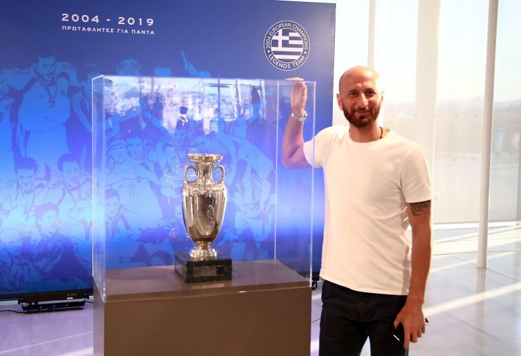 Σήμερα, ο Δημήτρης Παπαδόπουλος σε εκδήλωση των Legends 2004.