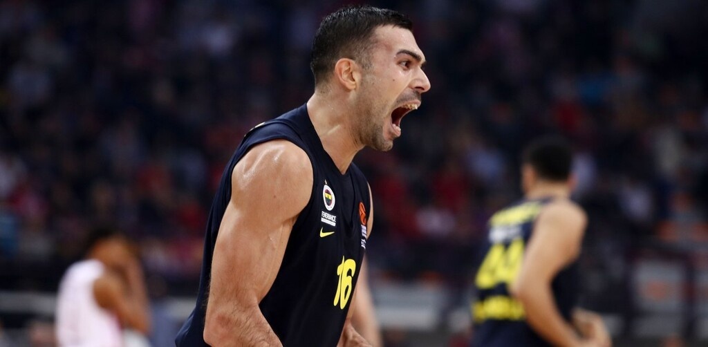 Σλούκας: «Γι’ αυτό έμεινα στη Φενέρ»