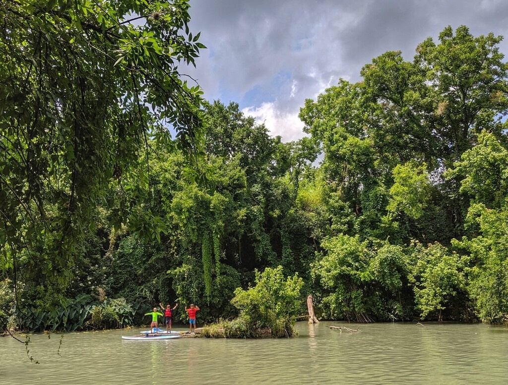 Συγκεκριμένα, βρίσκεται στα νησιά Καλαπάγκος, και κάνει τις βουτιές του...