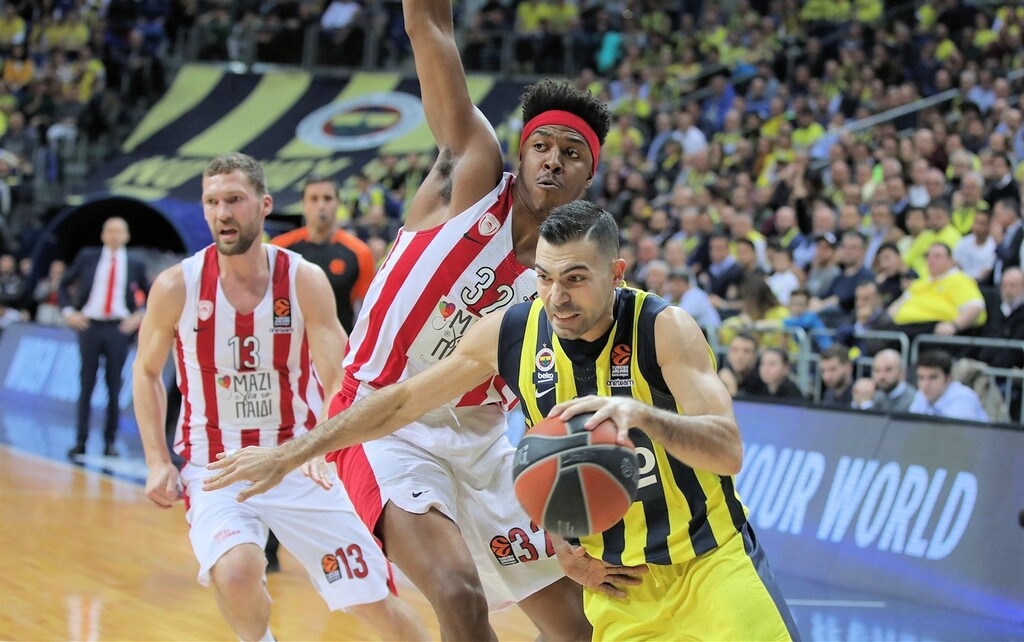 Σλούκας: «Γι’ αυτό έμεινα στη Φενέρ»