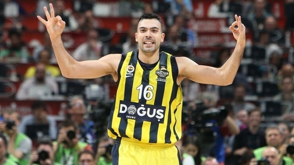 Σλούκας: «Γι’ αυτό έμεινα στη Φενέρ»