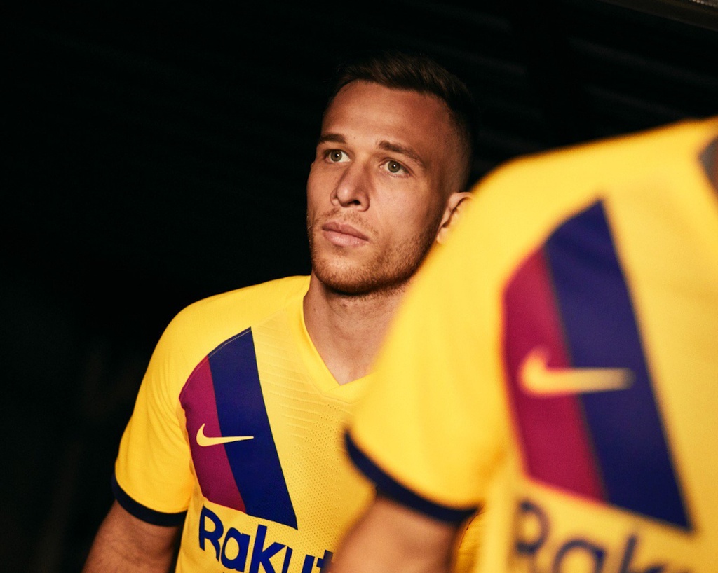 Μπαρτσελόνα: Εμφάνιση με… άρωμα από το παρελθόν (photos)