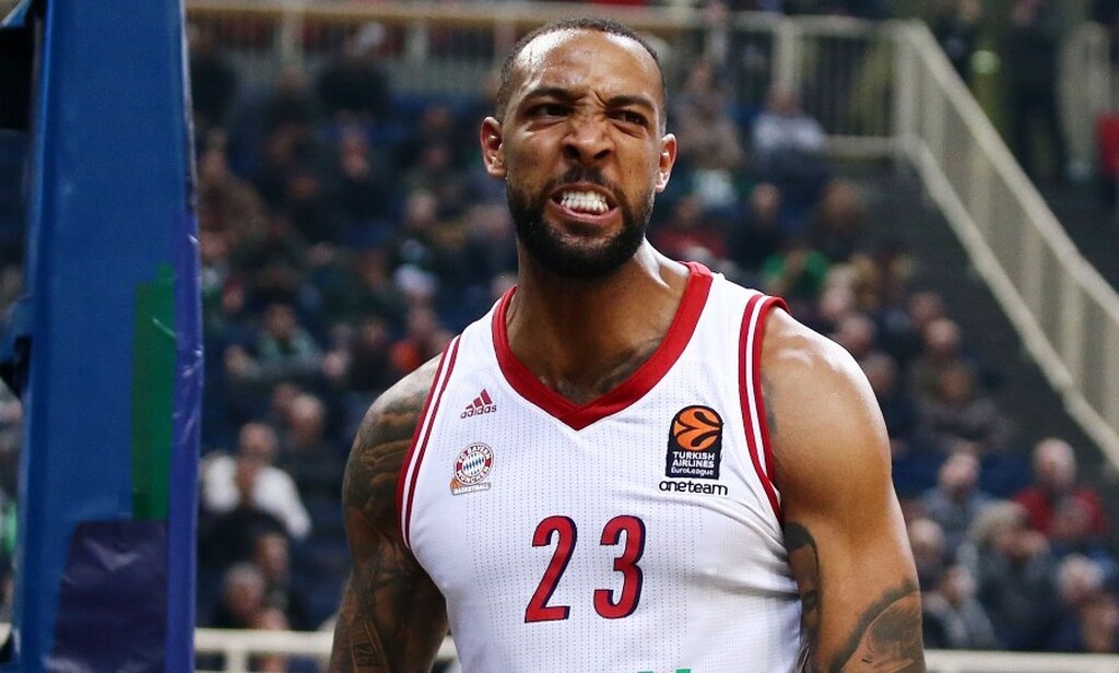 Αρμάνι για Ντέρικ Γουίλιαμς! (video+photos)