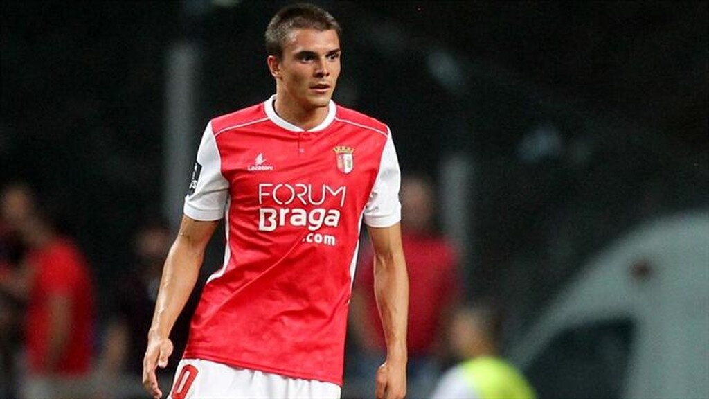 Οι Πορτογάλοι αναφέρουν ότι πρόκειται για δύσκολη διαπραγμάτευση καθώς ο Ρικάρντο Σα Πίντο θέλει τον Παλίνια στο ρόστερ της νέας σεζόν.