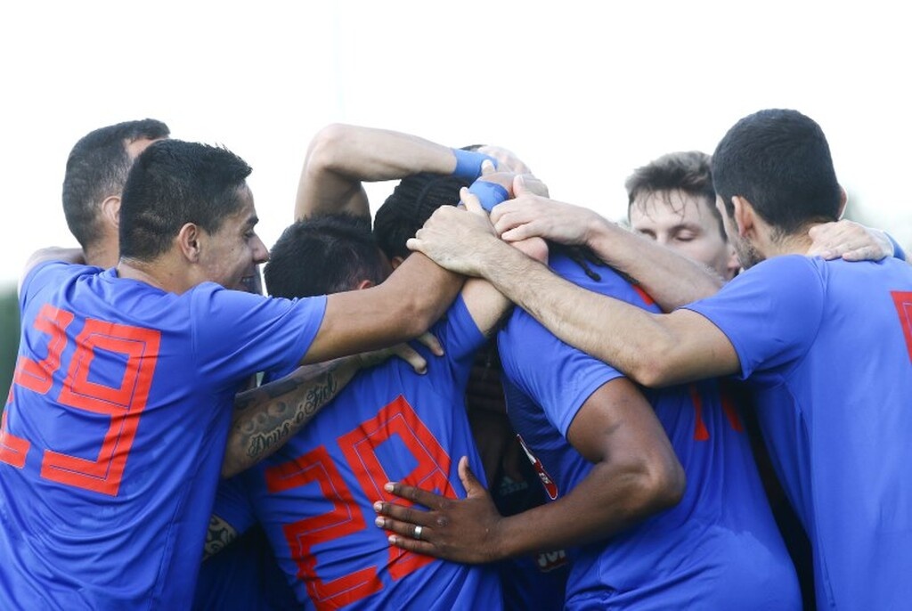 Αυτή είναι η νέα φανέλα του Ολυμπιακού (photos)