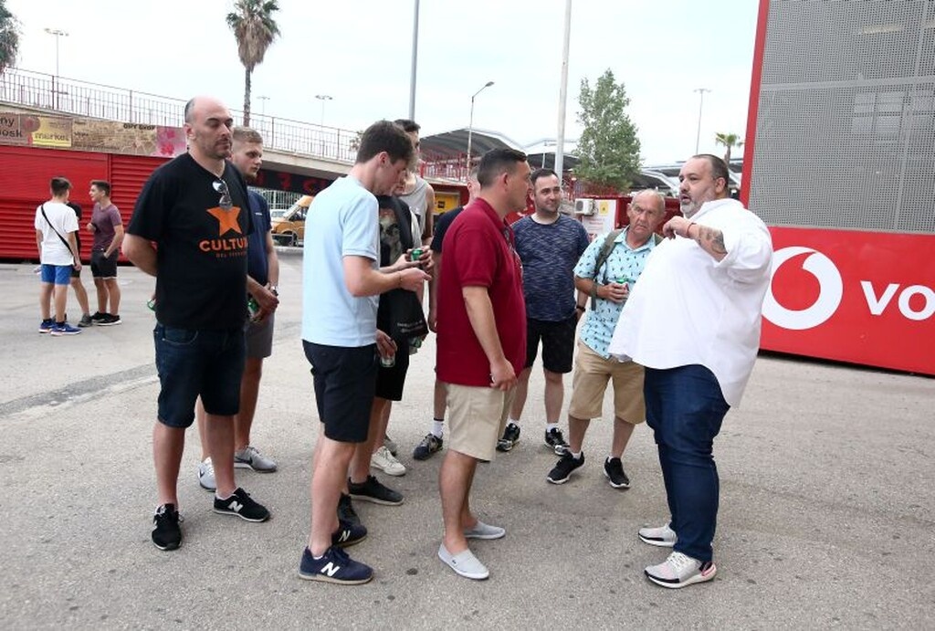 Ολυμπιακός – Νότιγχαμ: Τίμησαν τους νεκρούς της Θύρας 7 οι Άγγλοι (photos)