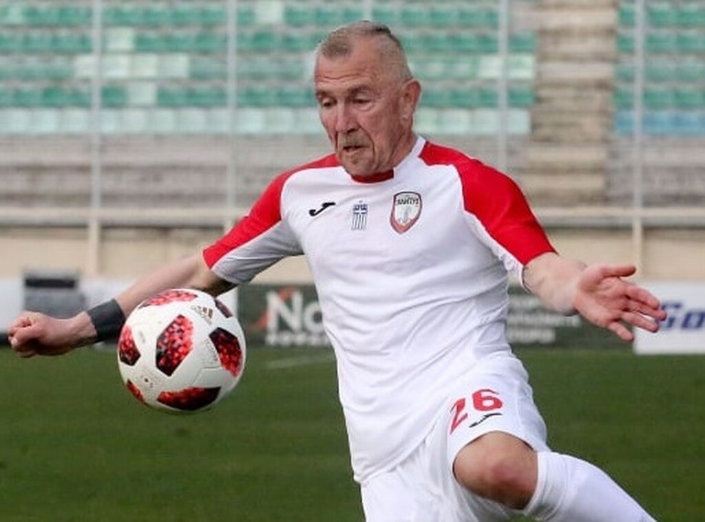 Κεντρικός μέσος:Έρικ Γέντρισεκ