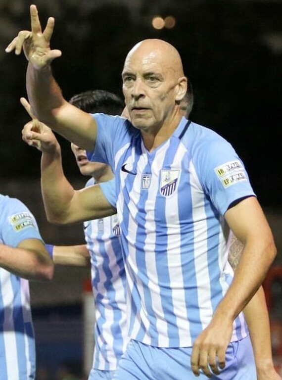 Eπιθετικος: Χερόνιμο Μπαράλες