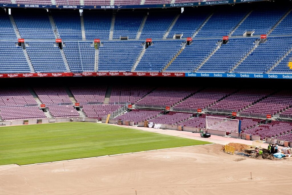 Μπαρτσελόνα: Αλλάζει το χορτάρι στο «Καμπ Νου» (photos)