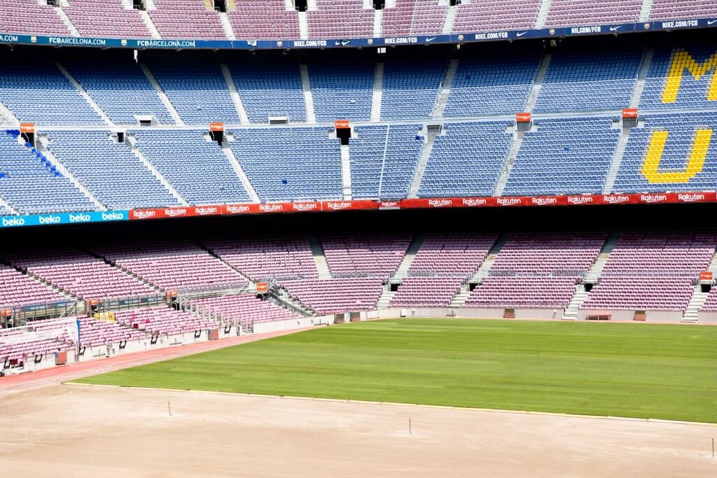 Μπαρτσελόνα: Αλλάζει το χορτάρι στο «Καμπ Νου» (photos)