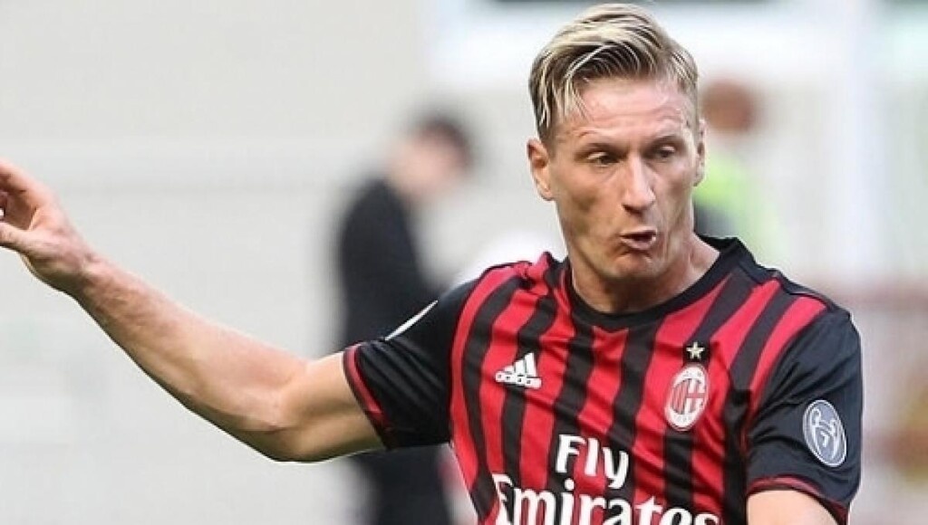 Ο 32χρονος Ιταλός δεξιός μπακ-χαφ έμεινε ελεύθερος από τη Μίλαν, μετά από δέκα χρόνια