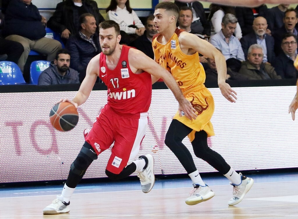 Έτσι, ο διεθνής άσος αφήνει πίσω του την θητεία στους Πειραιώτες