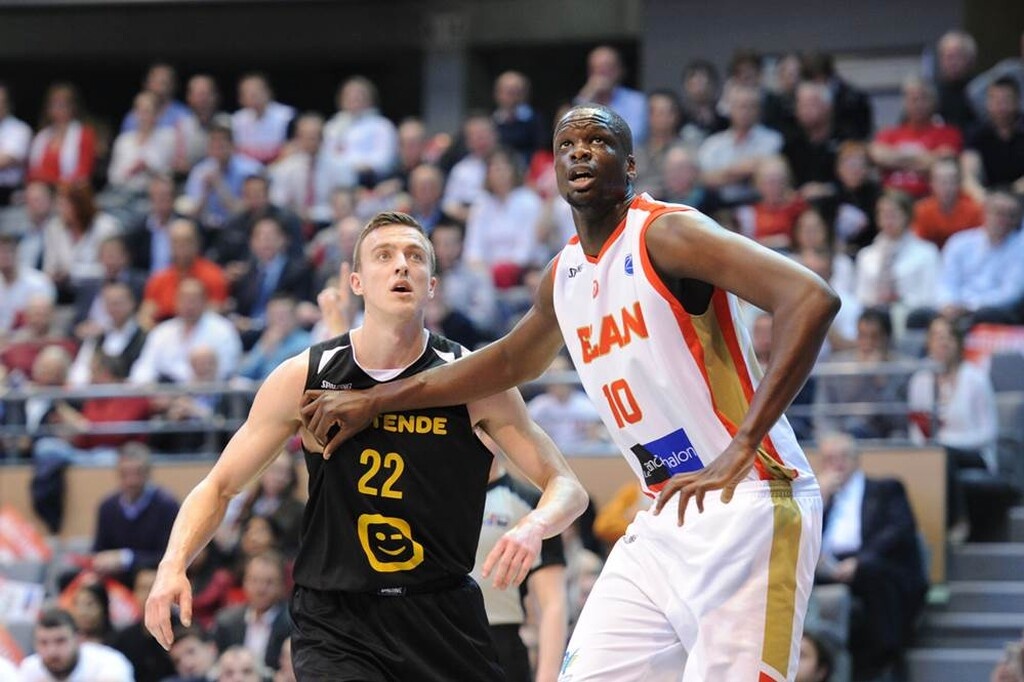 «Ψήλωσε» με Φαλ η Τουρκ Τέλεκομ (photos+video)