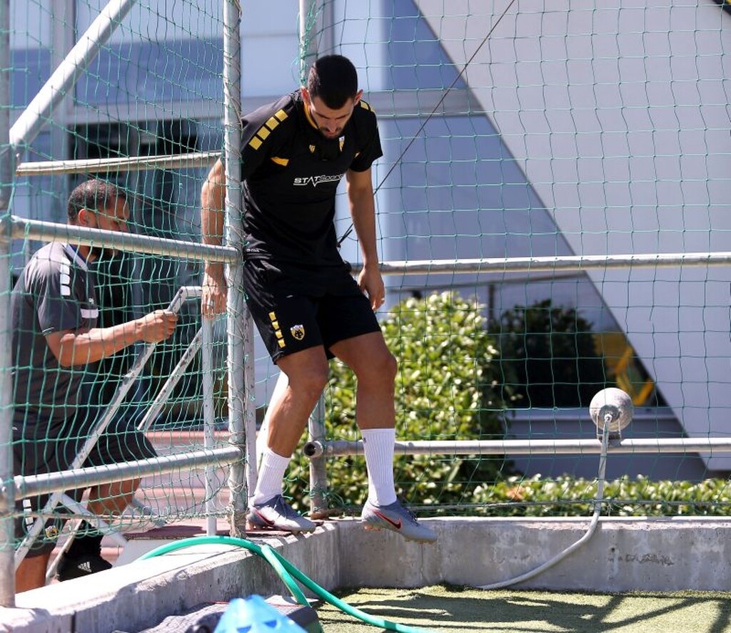 Η πρώτη προπόνηση του Νέλσον Ολιβέιρα με την ΑΕΚ στα Σπάτα (photos)