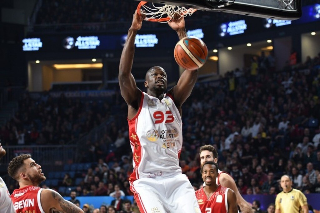 «Ψήλωσε» με Φαλ η Τουρκ Τέλεκομ (photos+video)