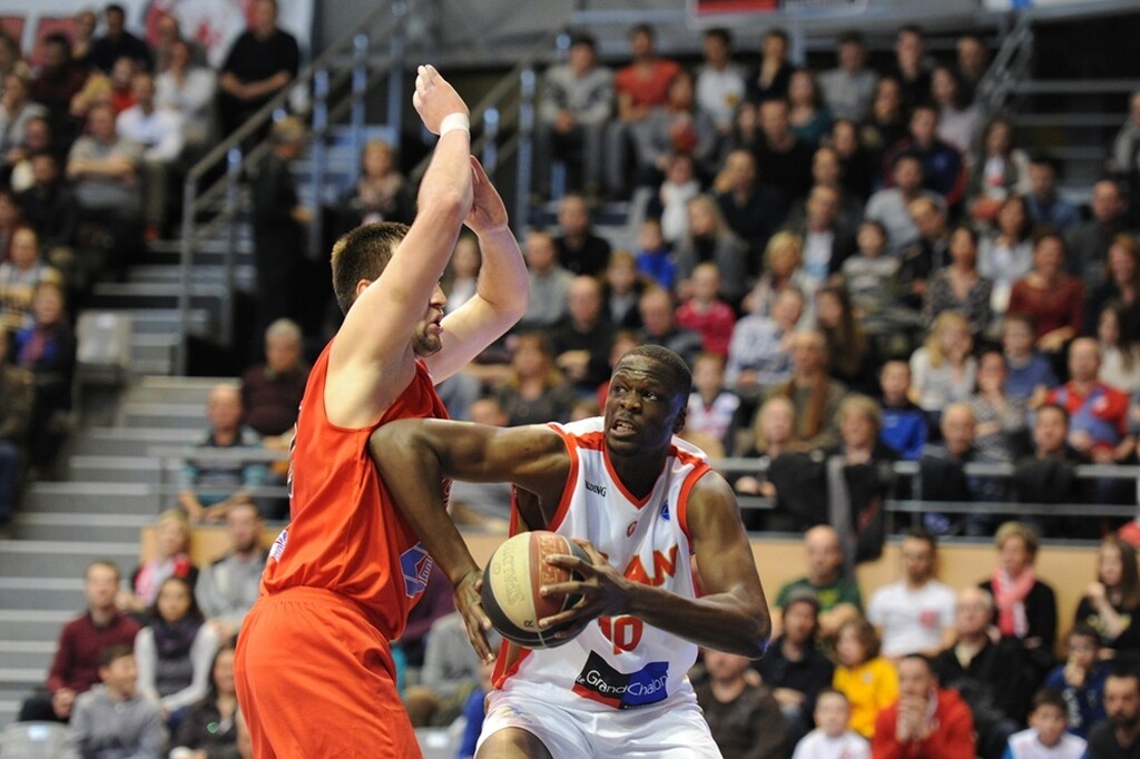 «Ψήλωσε» με Φαλ η Τουρκ Τέλεκομ (photos+video)