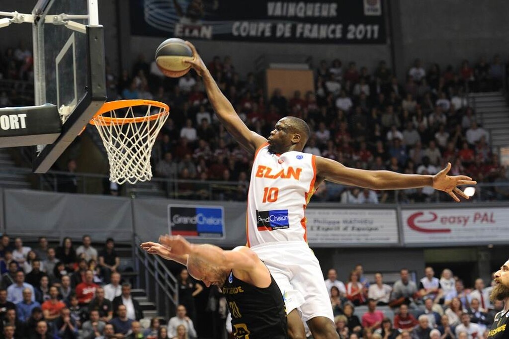 «Ψήλωσε» με Φαλ η Τουρκ Τέλεκομ (photos+video)