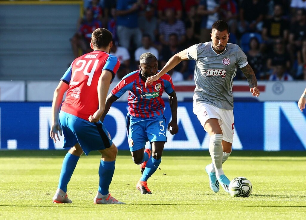 Βικτόρια Πλζεν – Ολυμπιακός: «Πλήγμα» με Αβραάμ Παπαδόπουλου (photos)