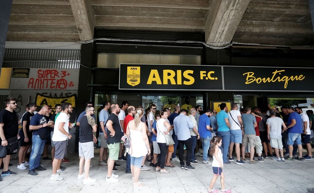 Άρης-ΑΕ Λεμεσού: Ουρές για ένα εισιτήριο στο «Κλ. Βικελίδης» (photos)