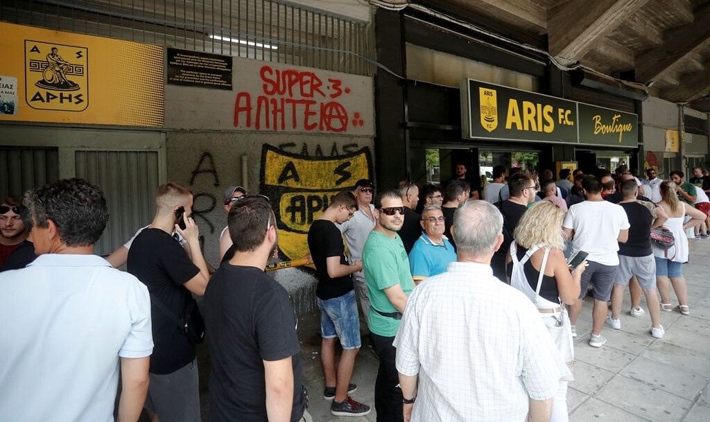 Άρης-ΑΕ Λεμεσού: Ουρές για ένα εισιτήριο στο «Κλ. Βικελίδης» (photos)