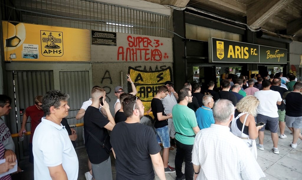 Άρης-ΑΕ Λεμεσού: Ουρές για ένα εισιτήριο στο «Κλ. Βικελίδης» (photos)