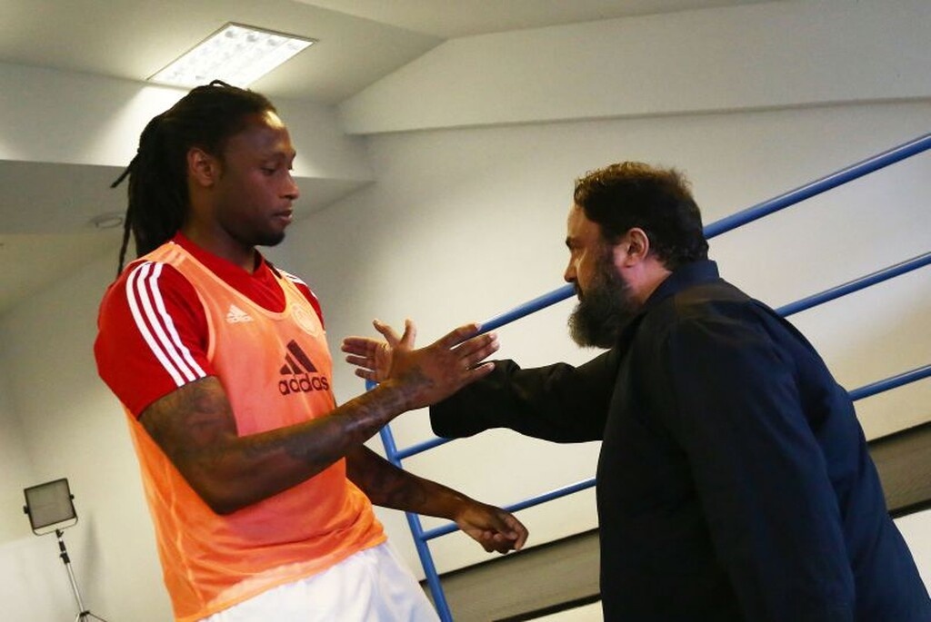 Βικτόρια Πλζεν – Ολυμπιακός: Με Μαρινάκη οι «ερυθρόλευκοι» (photos)