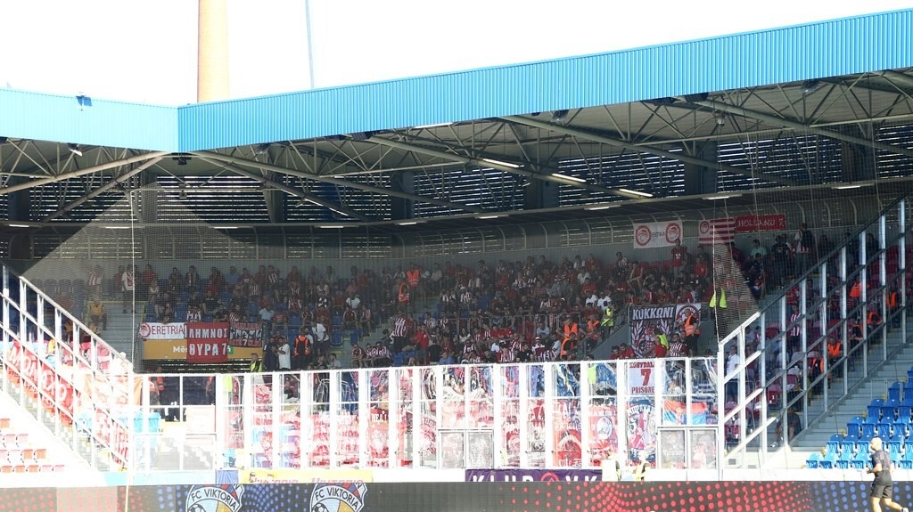 Βικτόρια Πλζεν-Ολυμπιακός: Δυναμική η «ερυθρόλευκη» εξέδρα (photos)