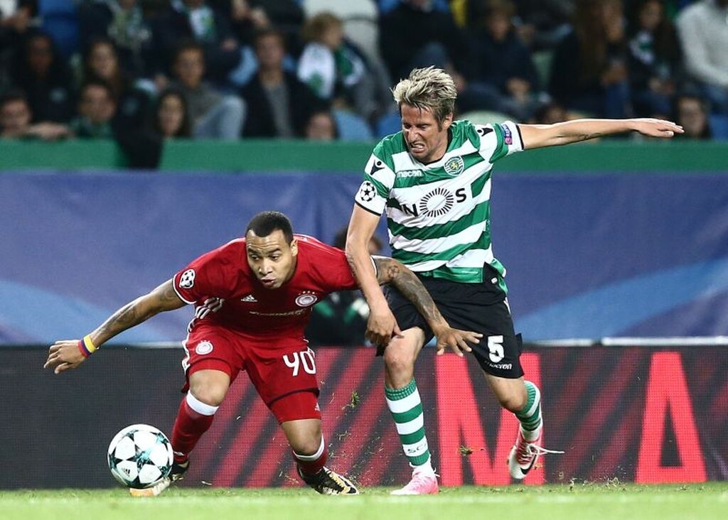 Οι οπαδοί της Πόρτο αντέδρασαν πολύ έντονα, λόγω του παρελθόντος του Κοεντράο στη Σπόρτινγκ και μάλιστα υποστηρίζουν πως σε παλιότερα παιχνίδια των δυο ομάδων ήταν...