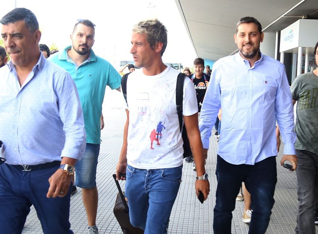 Μιλάμε φυσικά για τον Φάμπιο Κοεντράο, που βρέθηκε μια ανάσα από την Πόρτο όμως το συμβόλαιό του με τους «δράκους»... ακυρώθηκε!