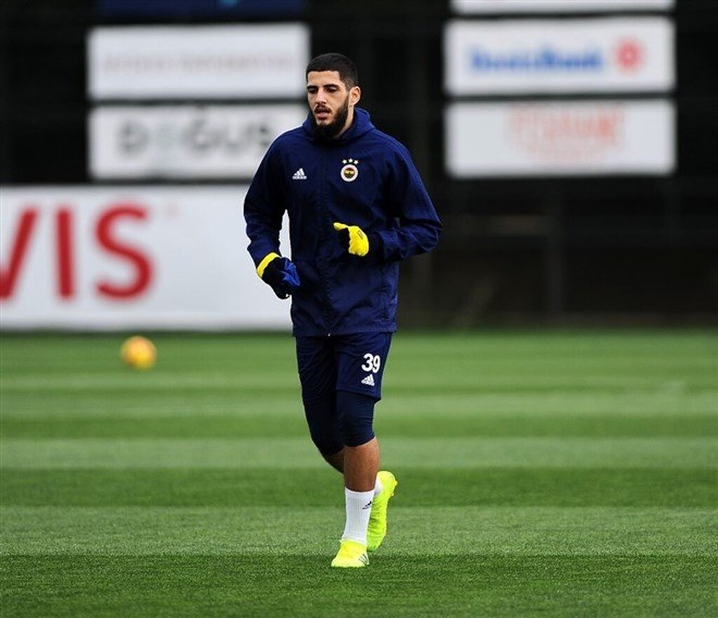 … τη Λιλ για την απόκτηση του Γιασίν Μπενζιά, για μονοετή δανεισμό.