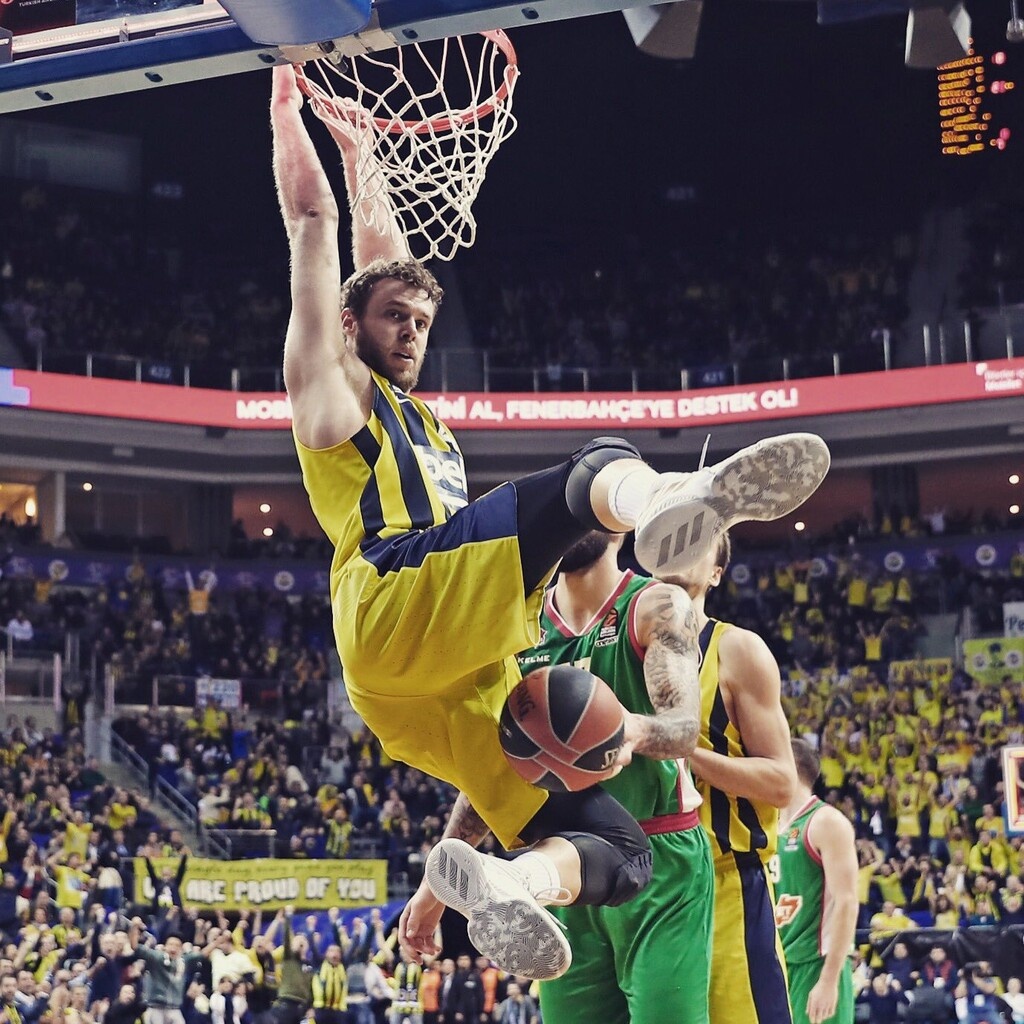 NBA: Ανακοίνωσαν Μέλι οι Πέλικανς (photos+video)