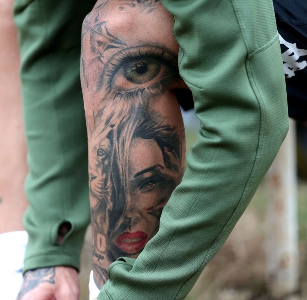 Ανάγκασε τους φωτογράφους στο Όστερμπεεκ να ασχοληθούν μαζί του...