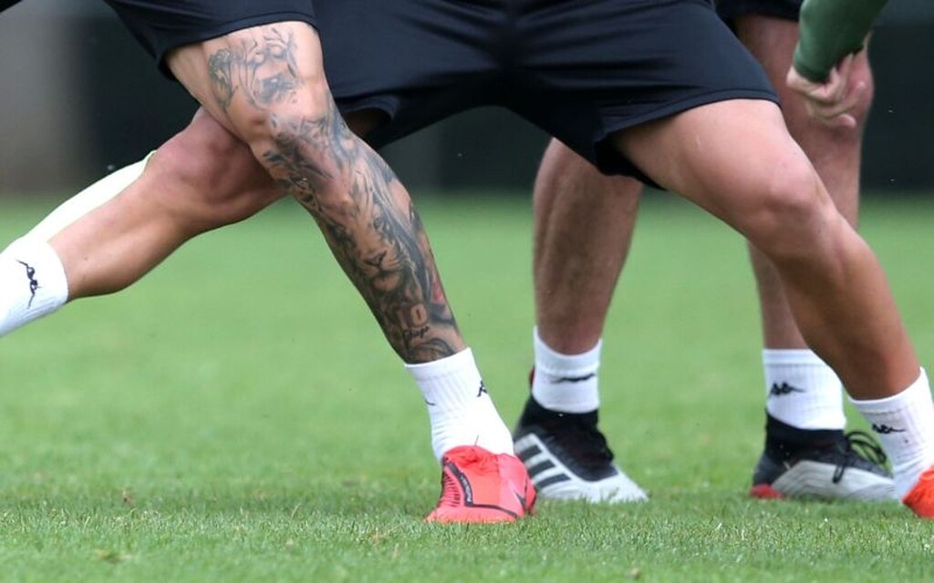 Το τατουάζ ανήκει σε έναν από τους μεσοεπιθετικούς του Παναθηναϊκού...