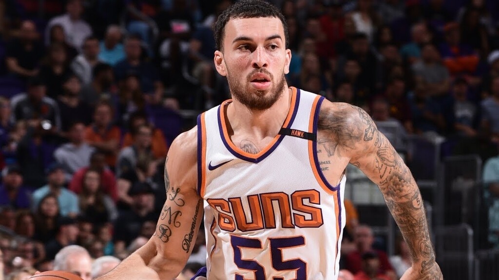 ...στο ΝΒΑ πάντα έχει ισχυρούς δεσμούς ο Μάικ Τζέιμς. Κάθε καλοκαίρι στις ΗΠΑ προπονείται με τους κορυφαίους και δεν αποκλείεται να προσπαθήσει και να βρει ένα συμβόλαιο στον «μαγικό» κόσμο!