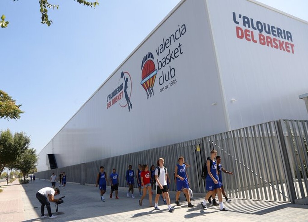 Δεν αποκλείεται λοιπόν οι δυο γνωστοί γκαρντ να είναι συμπαίκτες τη νέα σεζόν σε αυτό το γήπεδο.