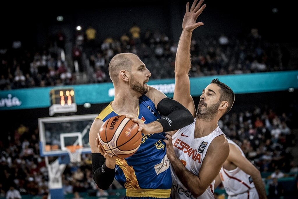 «Μπαμ» με Μολντοβεάνου ο Ήφαιστος (videos+photos)