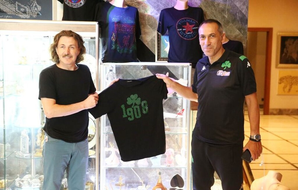 Γαλατάσαραϊ-Παναθηναϊκός: Ο Τούρκος… υποστηρικτής των «πράσινων» (photos)