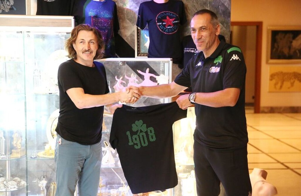 Γαλατάσαραϊ-Παναθηναϊκός: Ο Τούρκος… υποστηρικτής των «πράσινων» (photos)