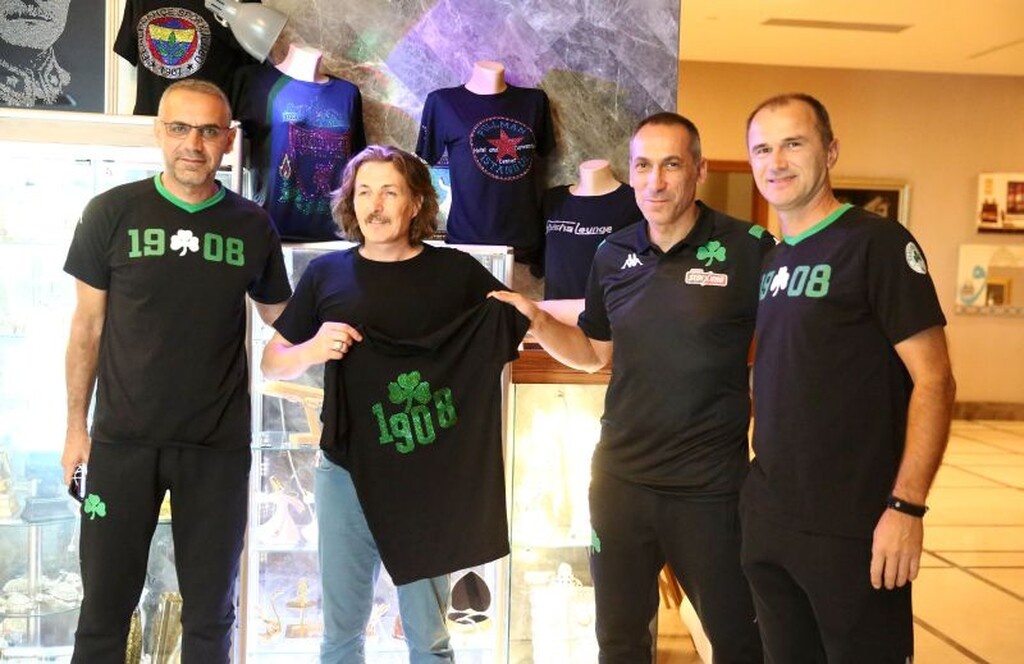 Γαλατάσαραϊ-Παναθηναϊκός: Ο Τούρκος… υποστηρικτής των «πράσινων» (photos)