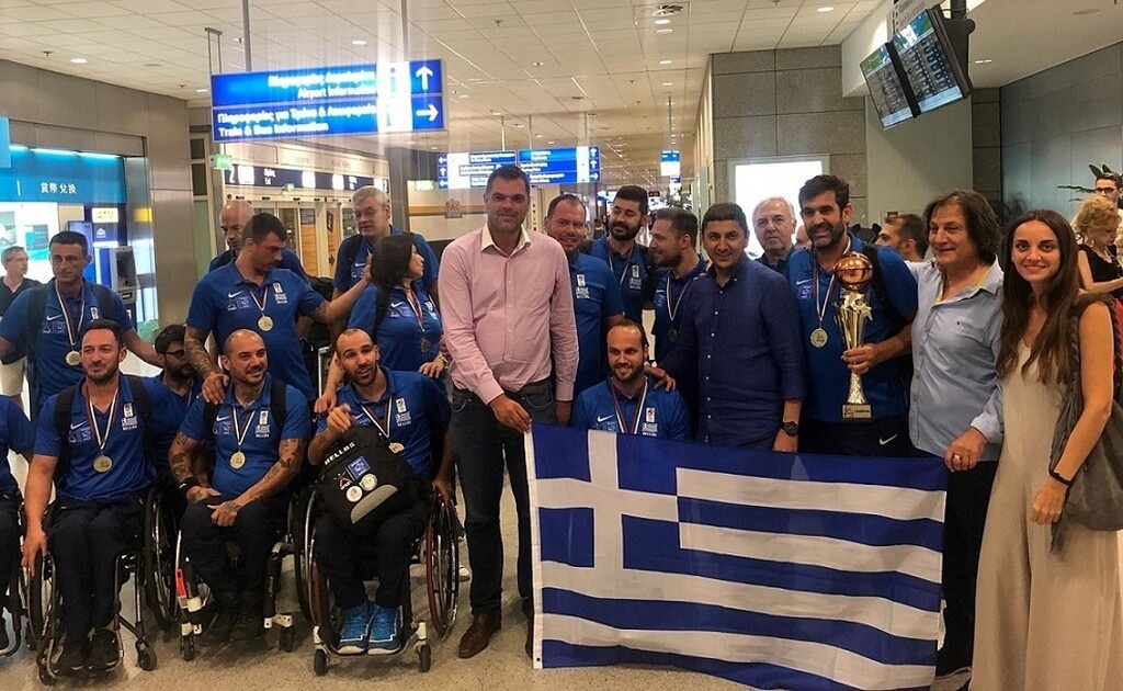 Η υποδοχή της Εθνικής Ομάδας στο αεροδρόμιο