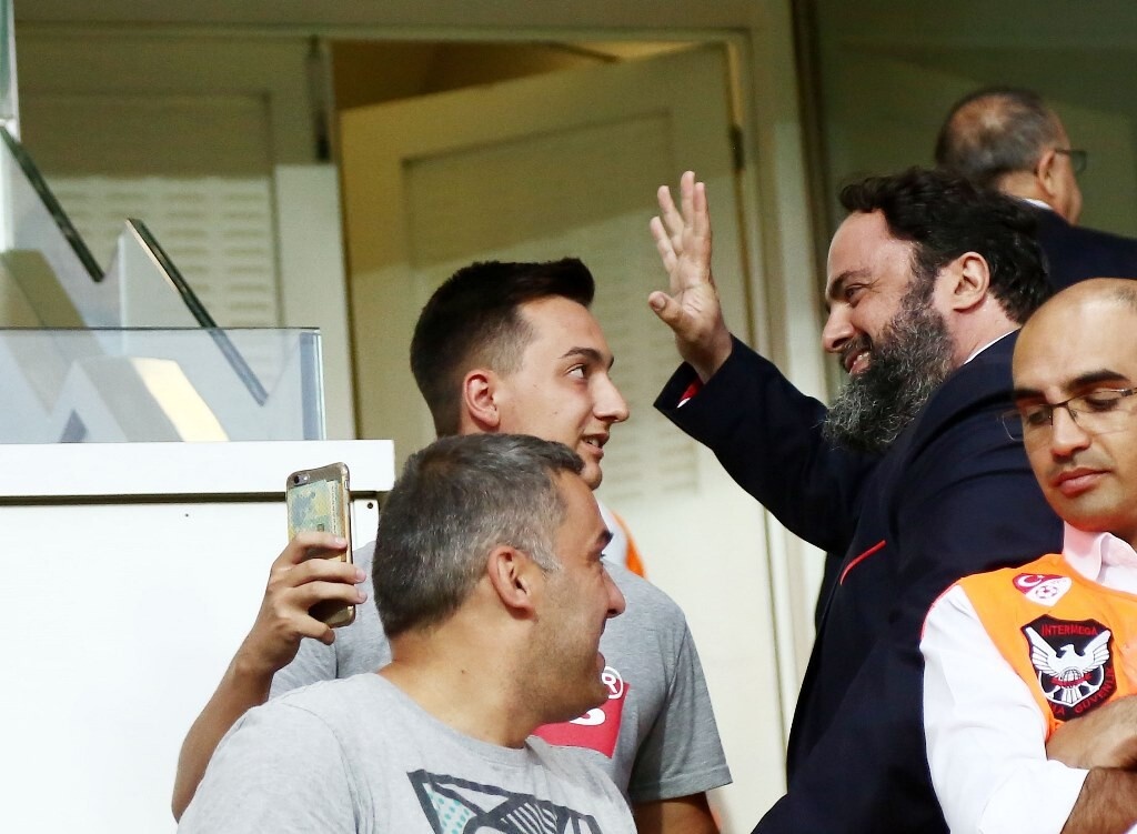 Μπασάκσεχιρ-Ολυμπιακός: Οι φίλοι των «ερυθρόλευκων» και ο Μαρινάκης στο «Φατίχ Τερίμ» (photos)