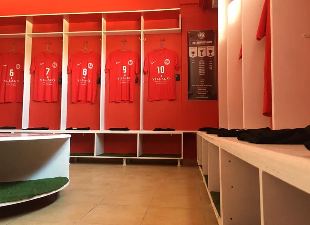 Αποδυτήρια… Champions League ομάδας τοπικού (photos)