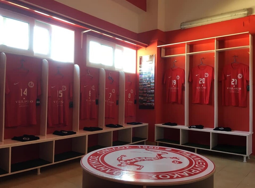 Αποδυτήρια… Champions League ομάδας τοπικού (photos)