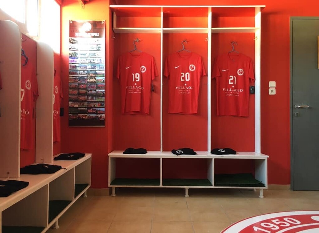 Αποδυτήρια… Champions League ομάδας τοπικού (photos)
