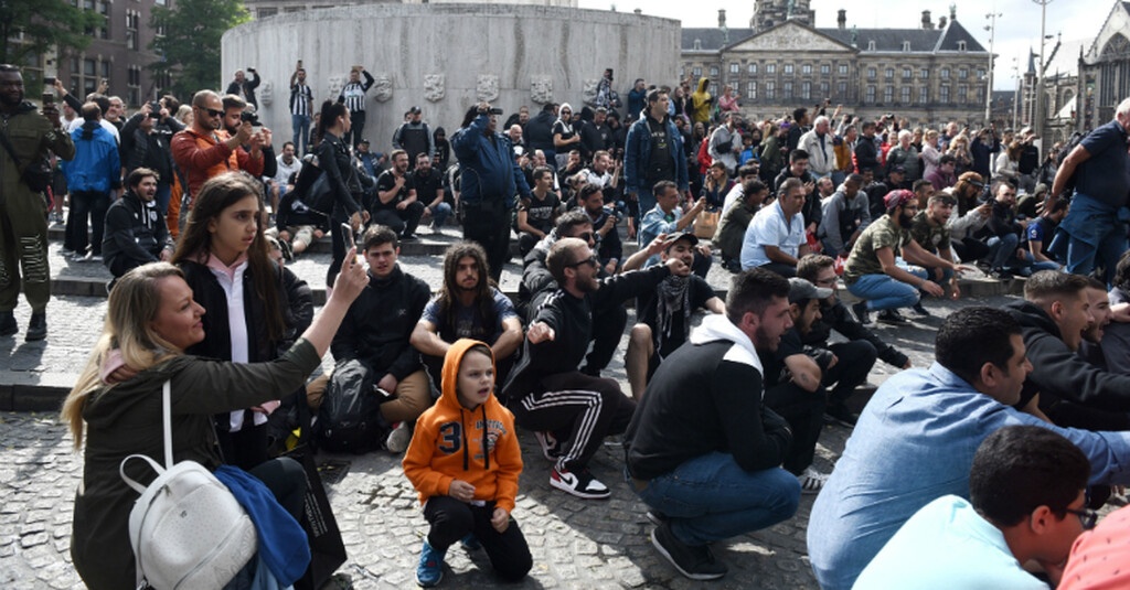 Άγιαξ-ΠΑΟΚ: «Ασπρόμαυρο» πάρτι στην Ολλανδία και στο «Γιόχαν Κρόιφ Αρένα» (photos)