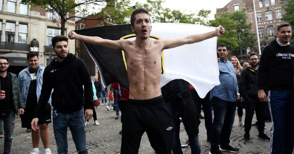 Άγιαξ-ΠΑΟΚ: «Ασπρόμαυρο» πάρτι στην Ολλανδία και στο «Γιόχαν Κρόιφ Αρένα» (photos)