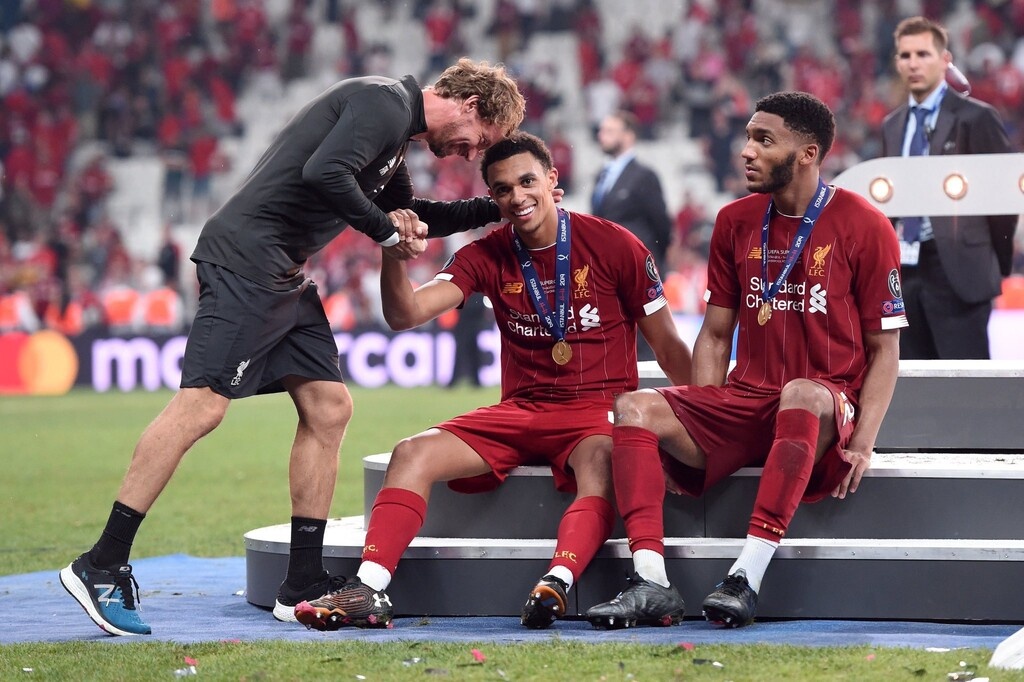 Super Cup: «Κόκκινο» γλέντι στην Πόλη (photos+video)